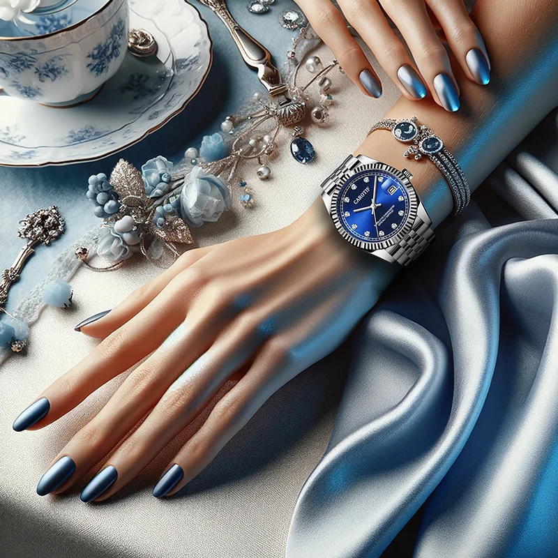 ساعة ميكانيكية نسائية من الفولاذ المقاوم للصدأ بتقويم أزرق فضي وأنيق وبسيط