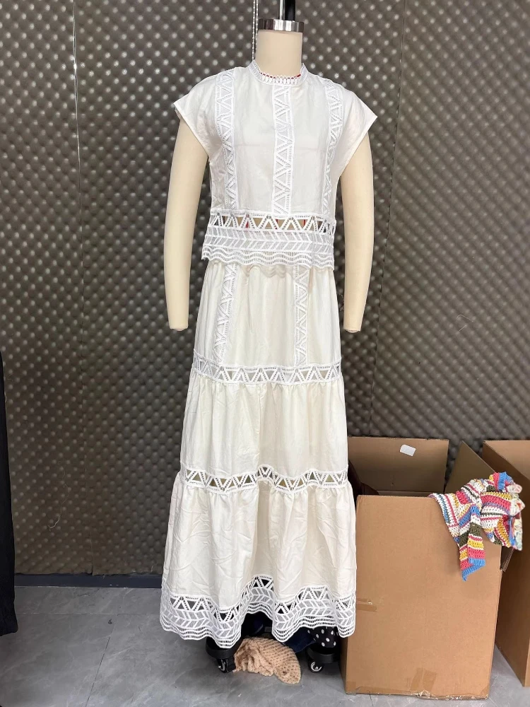 New Women's French Retro Solid Color Hollow Out Heavy-duty Splicing Round Neck Flying Sleeve Waist Design Solid Color Dress