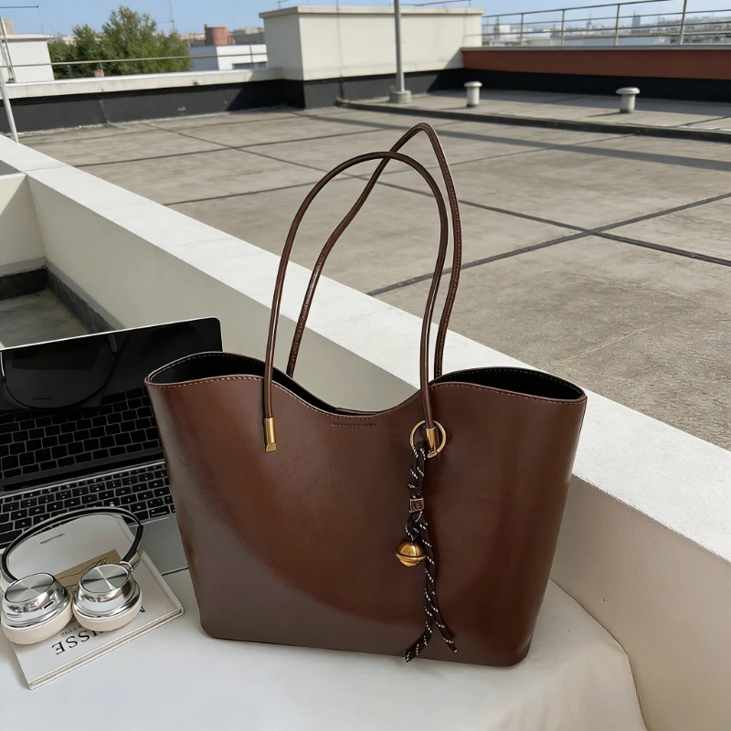 

2026 Fashion Versatile Commuting Women's Shoulder Bags High Quality Sewing Thread Large Capacity PU Hasp Tote Bags