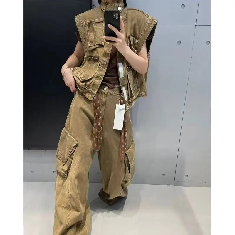 

Ретро-комплект из денима для женщин: модный жилет без рукавов в сочетании с брюками прямого кроя и широкими штанинами, комплект из двух предметов.