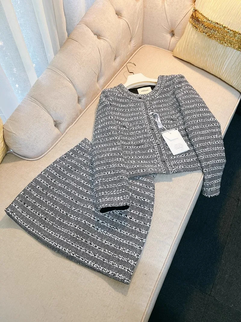 

2024 Autumn Winter New Sle Bla Stripe Simple Elegance Ladylike High-End Outerwear Salt System Set Dr Polyester Fiber