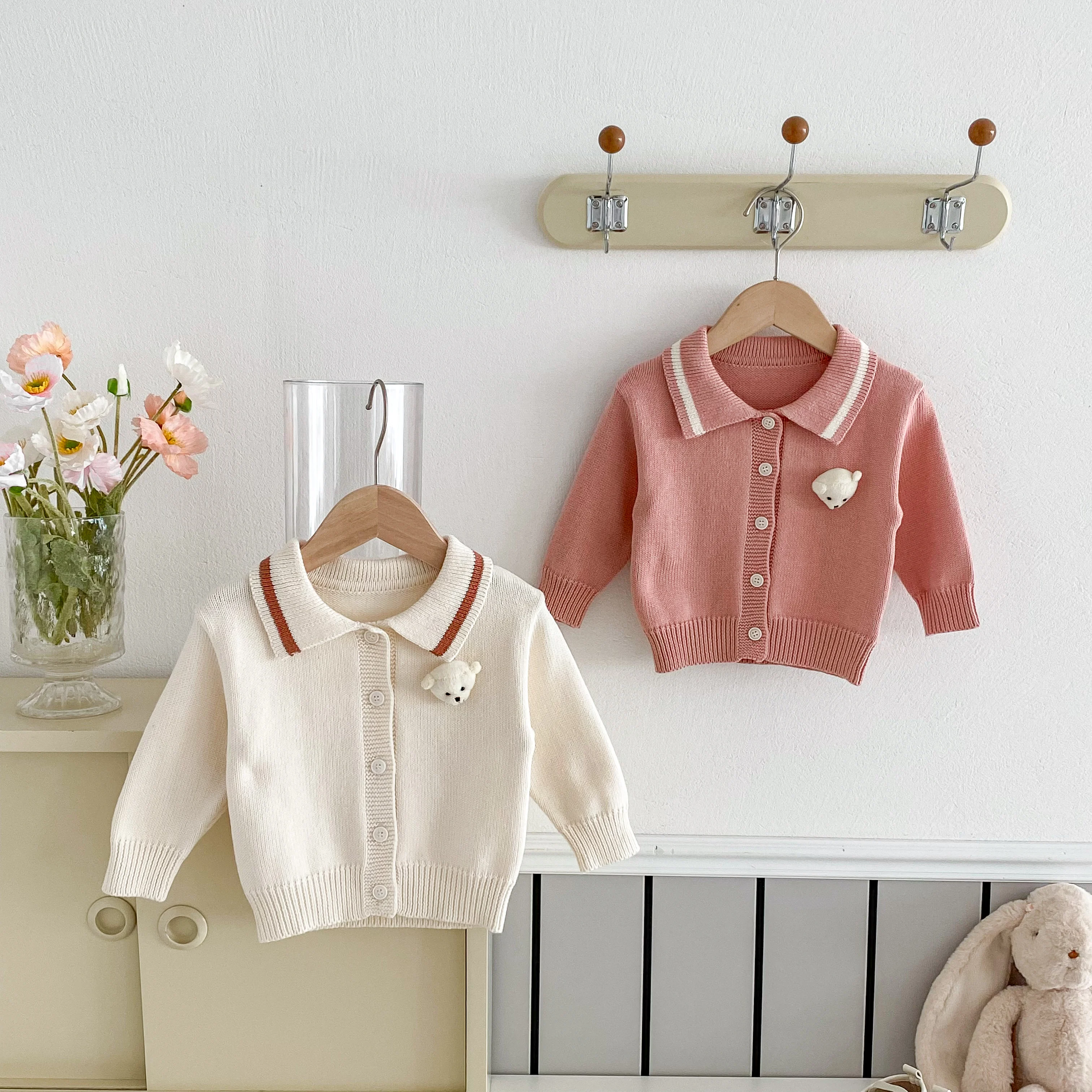 Stilvolle Langarm-Strickjacke für Mädchen, Pullover mit Bärenkragen im koreanischen Stil für Babys und Kleinkinder – Detail 2
