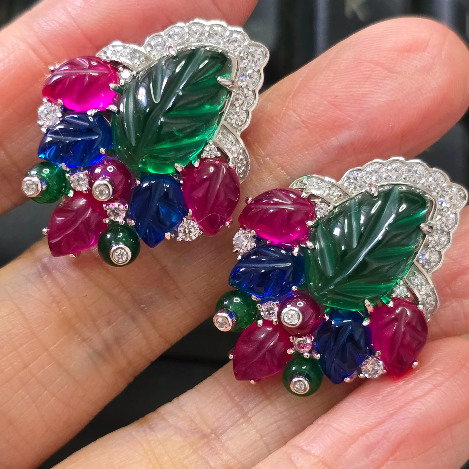 

Новые высококачественные серьги из серебра 925 пробы с синтетическими зелеными, синими, красными рирунми и драгоценными камнями в виде листьев и фруктов, роскошные ювелирные изделия для женщин, вечерние