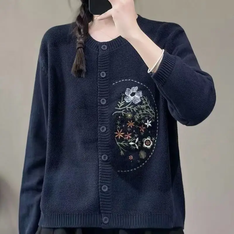 2023 New Autumn and Winter Fashion Retro Knitted Cardigan Long Sleeve Temperament Commuter Loose Embroidered Women\'s Sweater