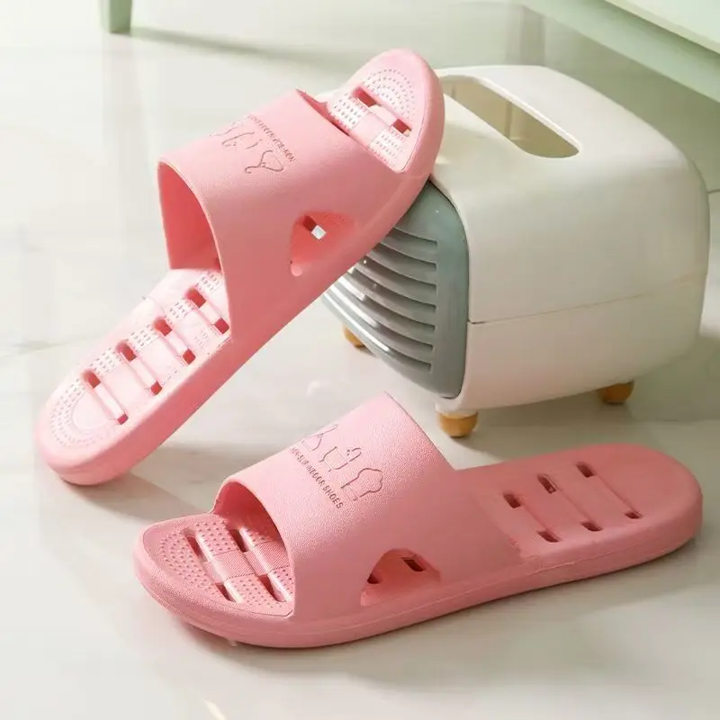 

Женские летние новые быстросохнущие тапочки для ванной комнаты с открытым носком, мягкая подошва, нескользящая обувь, легкие домашние тапочки с полыми отверстиями