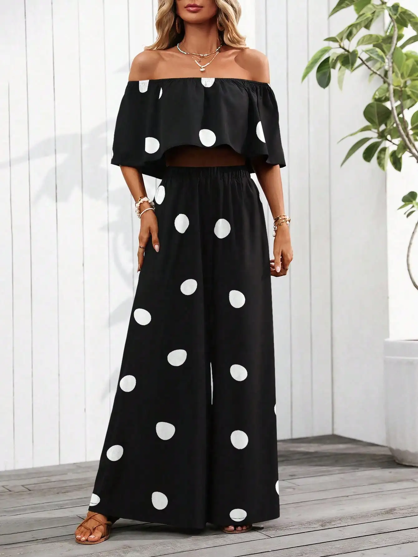 Eleganter Damen-Urlaubshosenanzug mit Polka-Dots