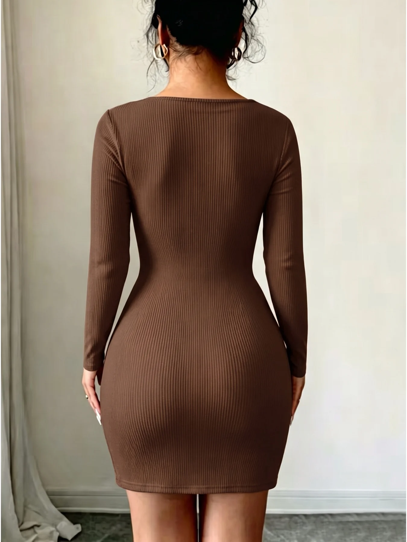 Damen-Minikleid mit langen Ärmeln, Herbst, lässig, elegant, einfarbig, gestreift, schräger Kragen, modisches Rippenmuster – Detail 5
