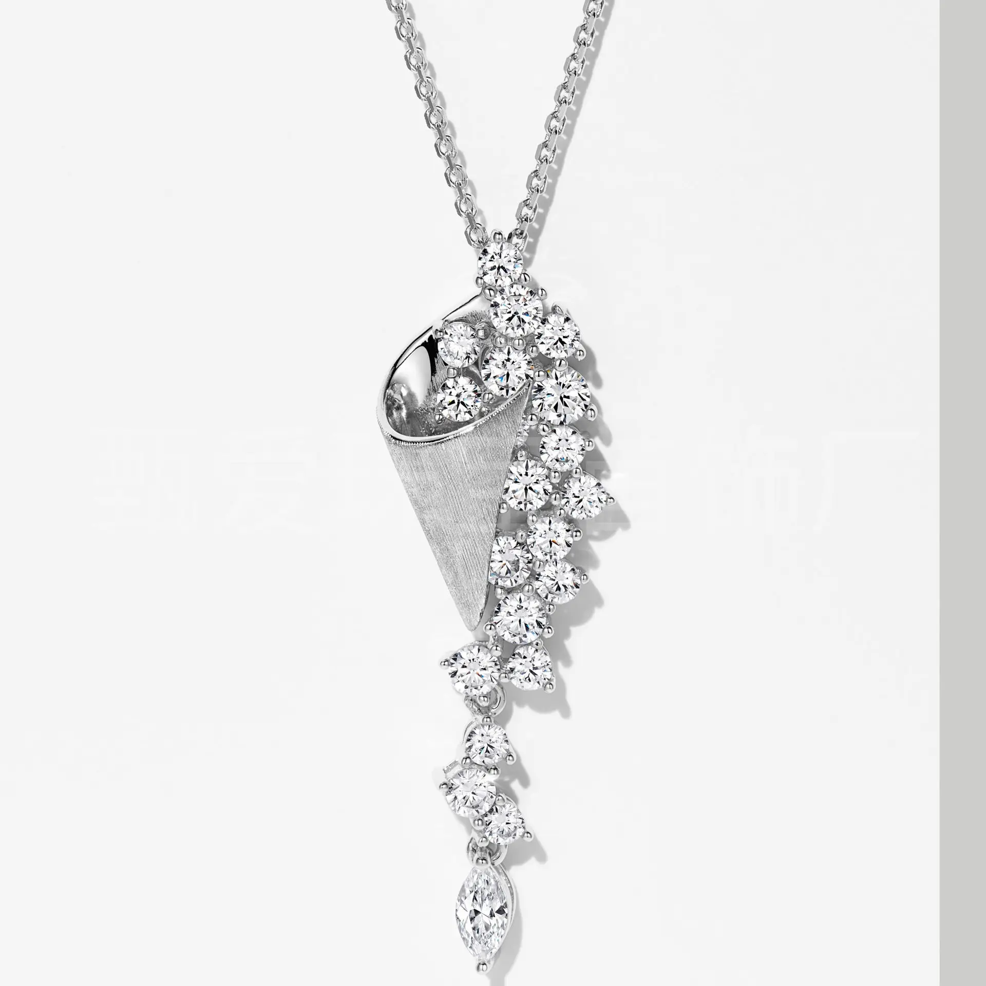 New 925 Silver Inlaid Starlight Bouquet Necklace Women's Fashion Light Luxury Bright Brushed Tassel Collarbone Chain Wholesale