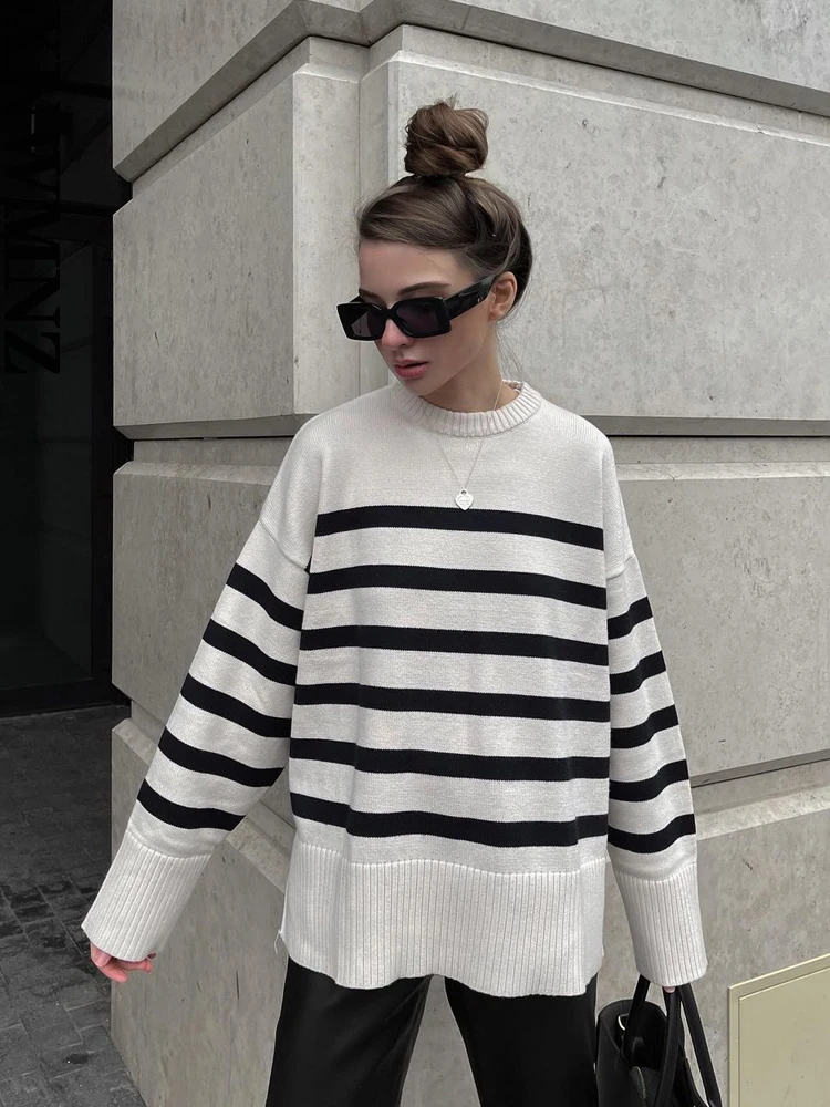 XNWMNZ Women's Fashion 2023 Autumn/Winter Stripe Sweater Women O Neck Long Sleeve Side Split Loose Versatile Female Pullover