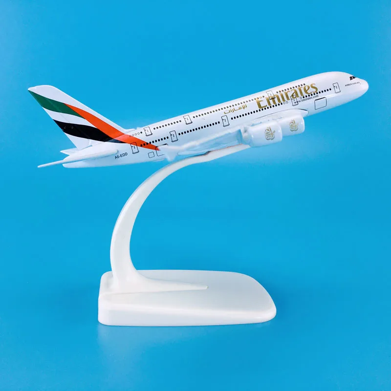 Baza Hot Sale Zinc Ally Material 1:500 14cm Airplane Model Aircrafts Airbus A380 Emirates Plane Model