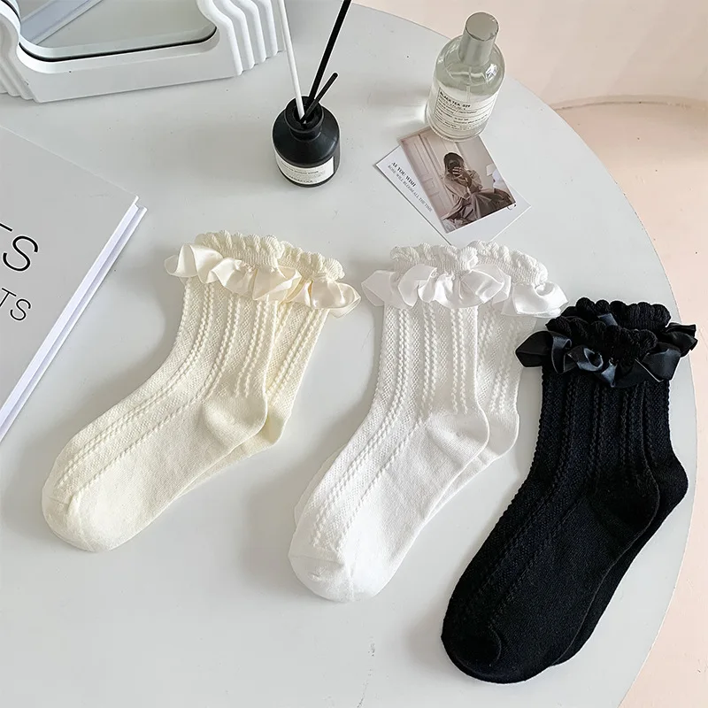 Women Middle Tube Casual Socks Lolita Style Lace Frilly Ruffle Socks Solid White Black Girls Sweet Short Socks Hosiery