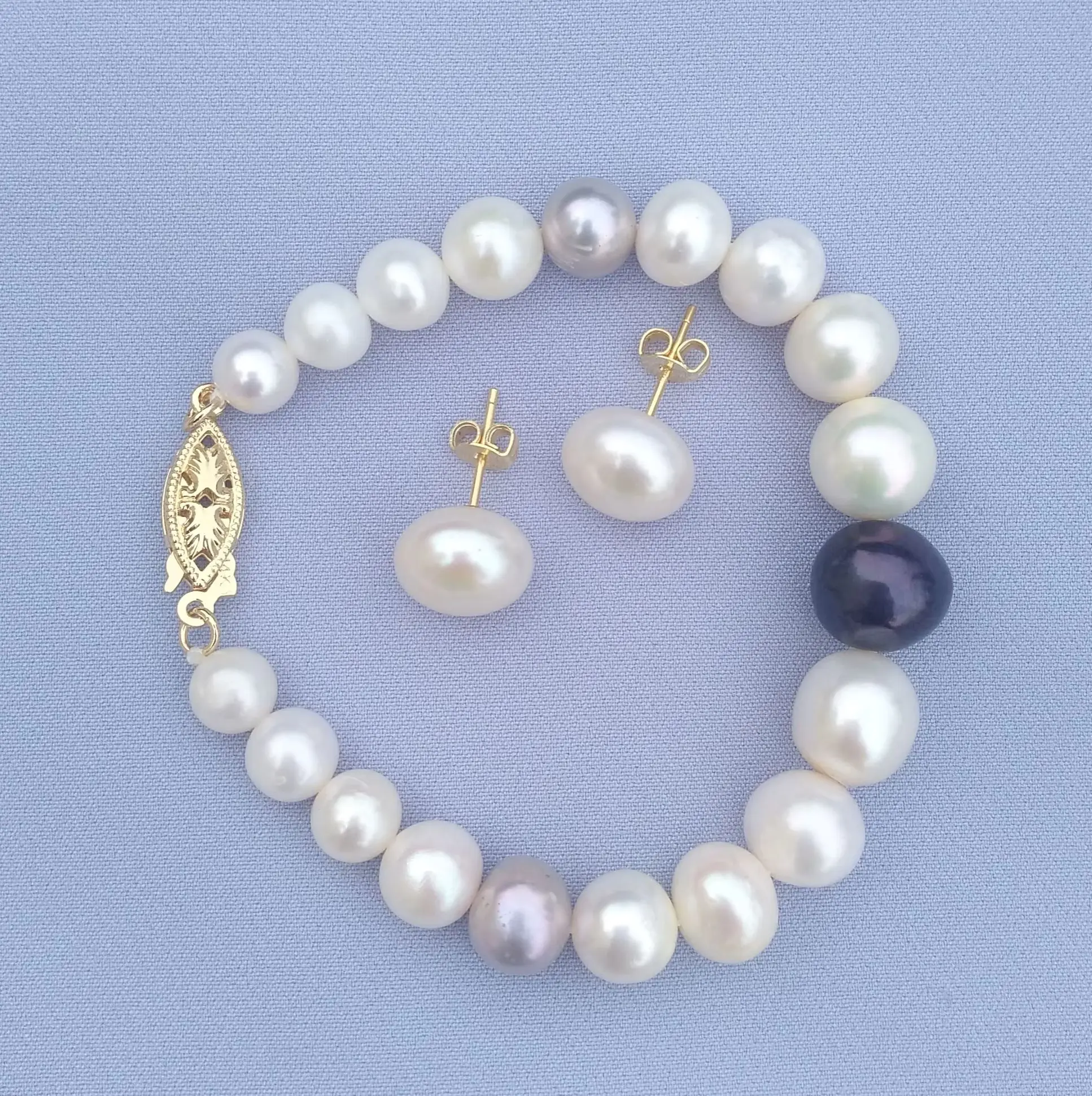 

Original Real shot photos 8-11mm stud earring Classic Natural AAA+ South Sea White Multi-Color Pearl Bracelet