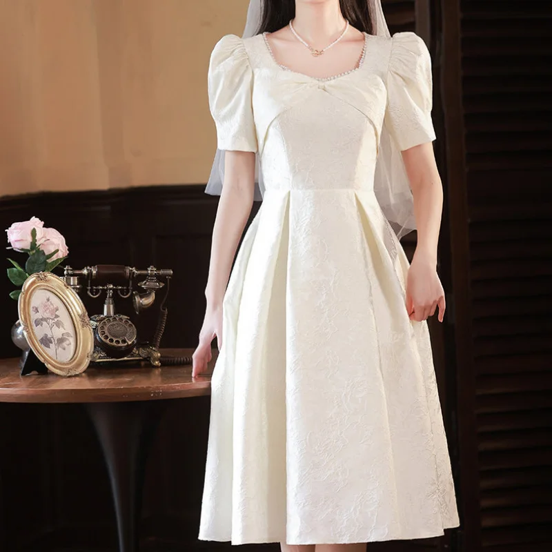 Vestido blanco de gama alta, nuevo registro de licencia para mujer, estilo diario, cuello cuadrado francés, vestido blanco ajustado, novia de tamaño pequeño
