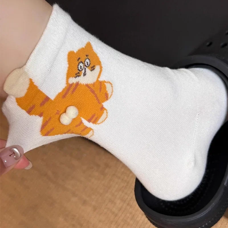 3 pares nova moda dos desenhos animados meias de gato preto branco engraçado gato tripulação meia com bolas feminino adorável casual 3d meias algodão macio