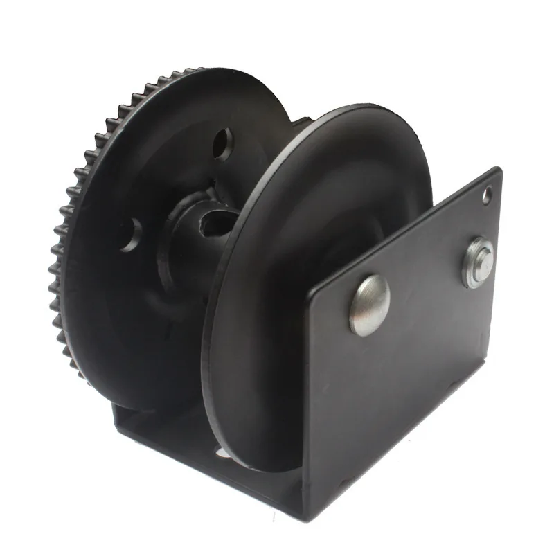 Two-way self-locking manual winch