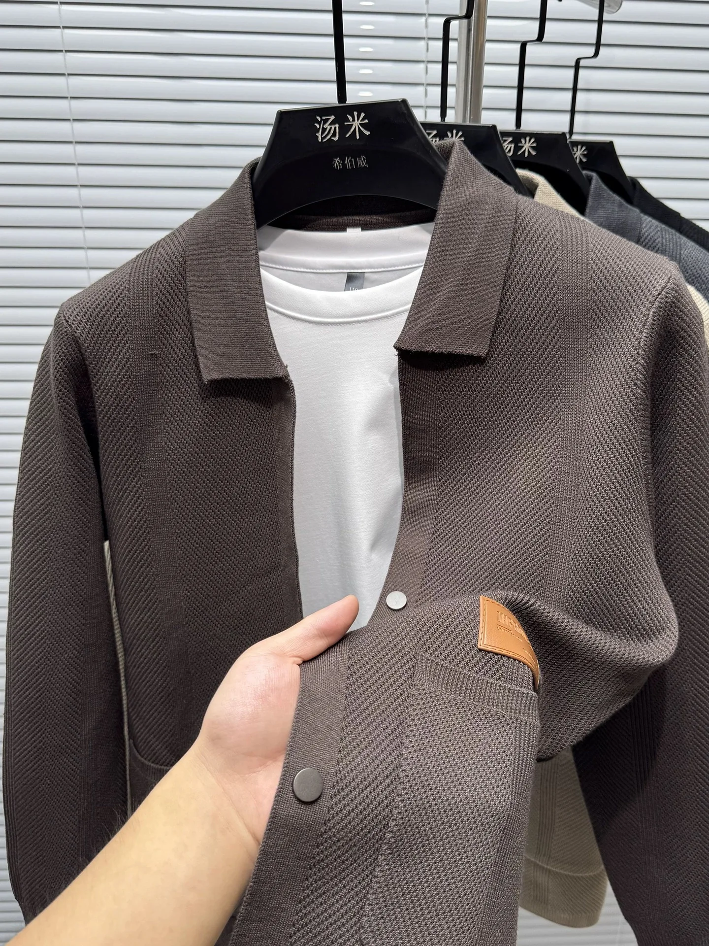 

Luxury brand embossed men lapel cardigan premium comfort knit coat autumn winter fashion button pocket decoration sweater jacket