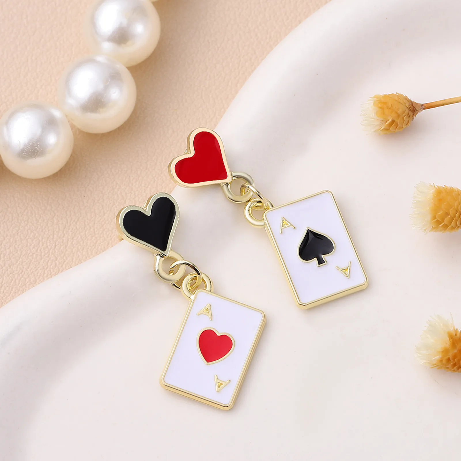 1Pair Unique Playing Card Dangle Earrings for Women Heart Shape Asymmetric Drop Earrings Lightweight Comfortable Alloy Jewelry