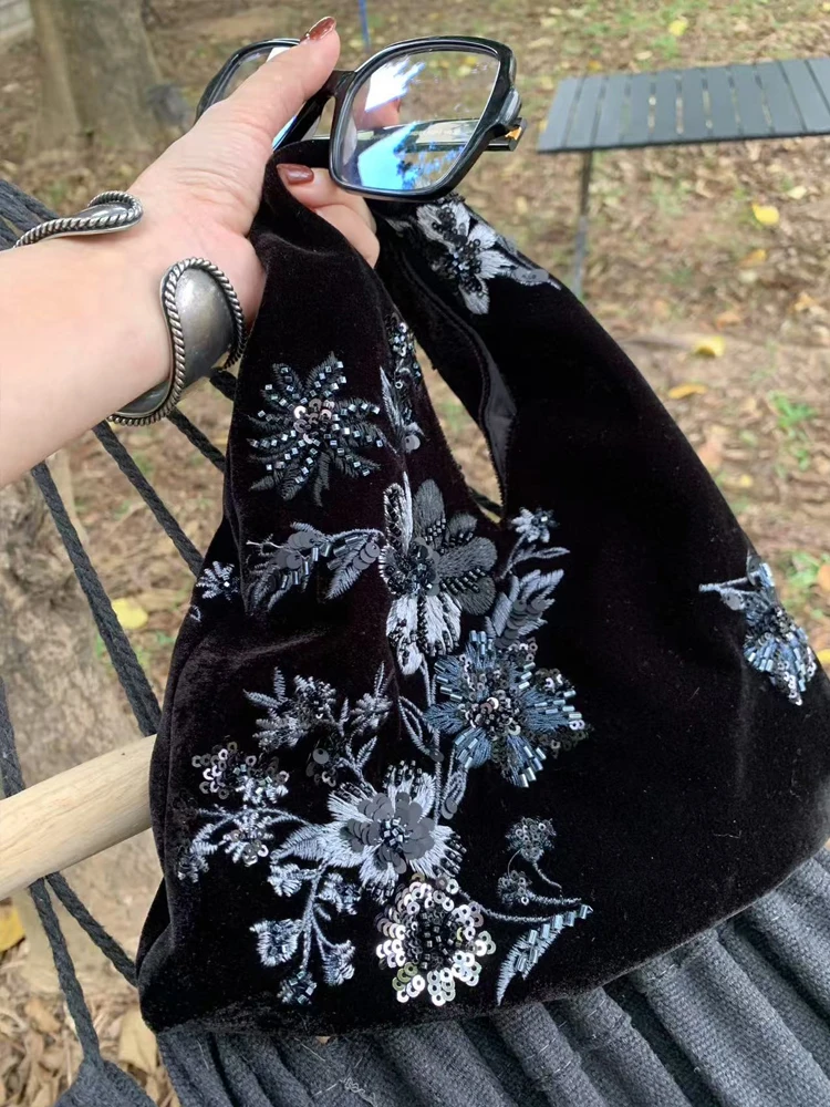 

Fashion Velvet sequin embroidered handmade bag Velvet Crossbody Bag Women Design Sense Atmosphere Match Handbag Tote Bag