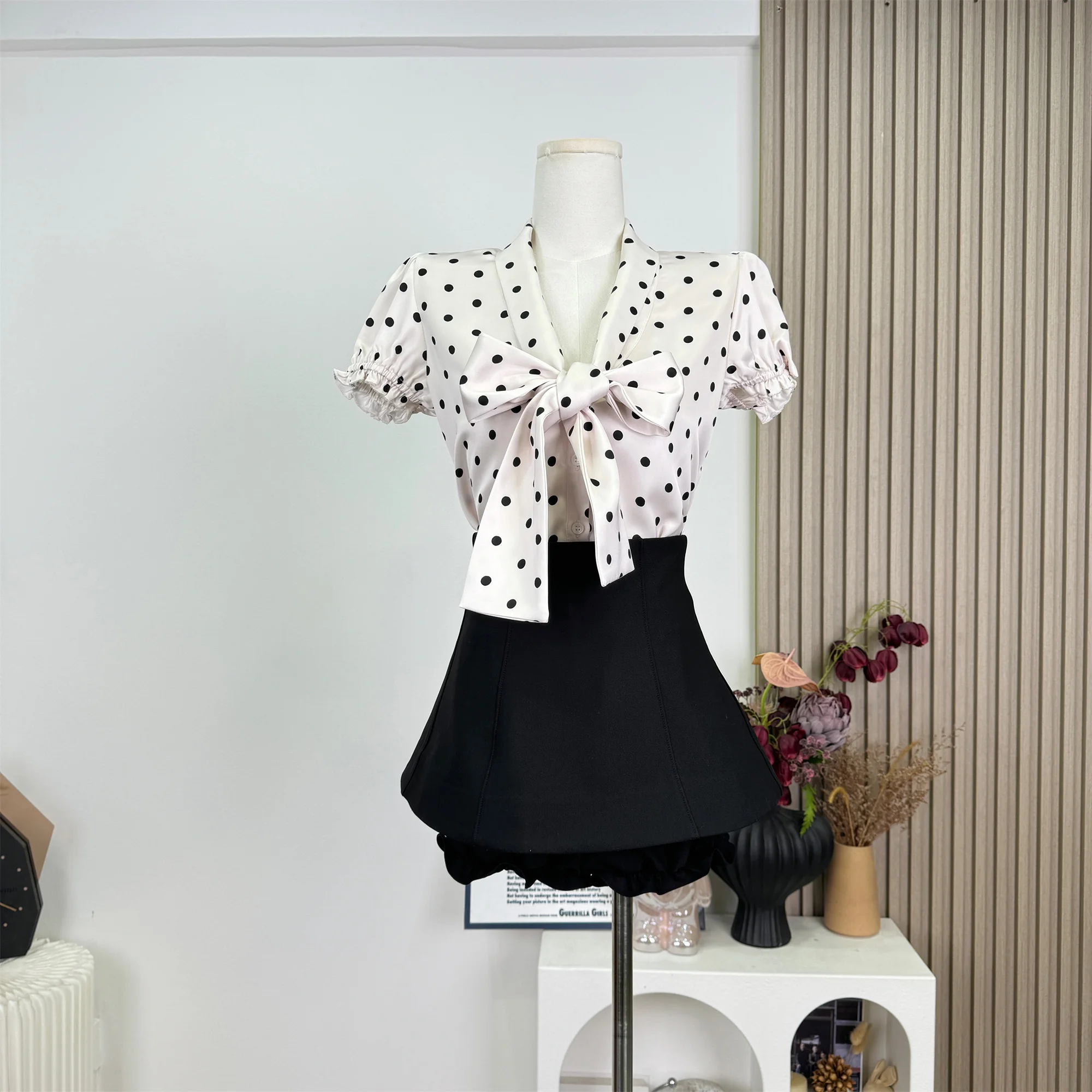 

Chic Summer 2025 Women's Butterfly Knot Polka Dot Short Sleeve Base Shirt Design Sensation Elegant Style Silk Top+skirts