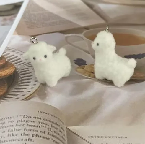 10pcs Flocked White Small Alpaca 3D cute cartoon Keychain Charms Pendants For DIY Earring Necklace Jewelry Making ﻿