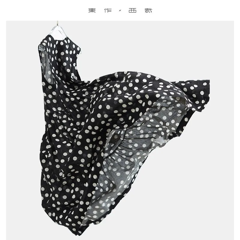 

Linen Black and White Polka Dot Sleeveless Dress That Covers the Flesh and Looks Slimming