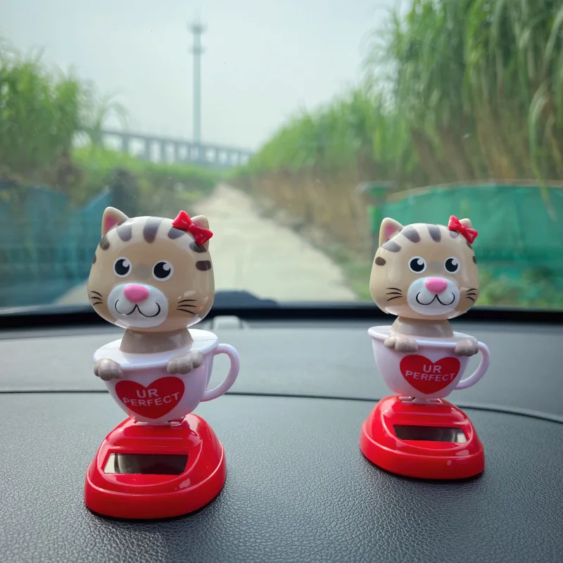 Engraçado dos desenhos animados brinquedos solares criativo desktop ornamentos decorativos copo balanço automático gato boneca carro balançando cabeça decorações