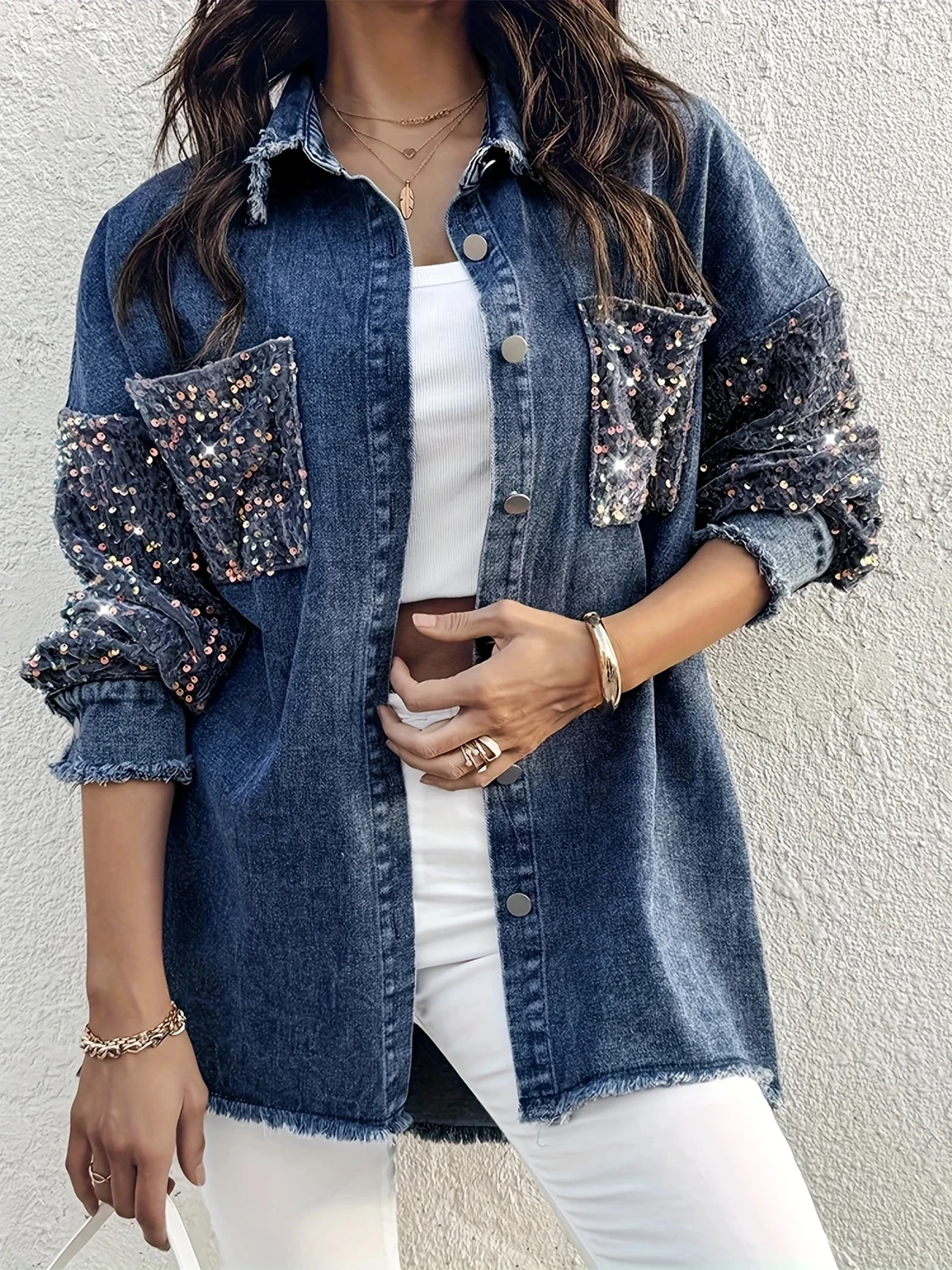 Giacca in denim patchwork con paillettes colorate da donna taglie forti, giacca-camicia con risvolto a maniche lunghe e orlo sfrangiato, top casual lucido