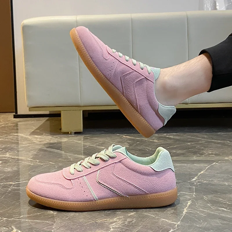 Sneaker wanita Suede palsu desainer mewah, sepatu lari kasual datar, sepatu wanita mode klasik, sepatu musim semi dan musim gugur 2025