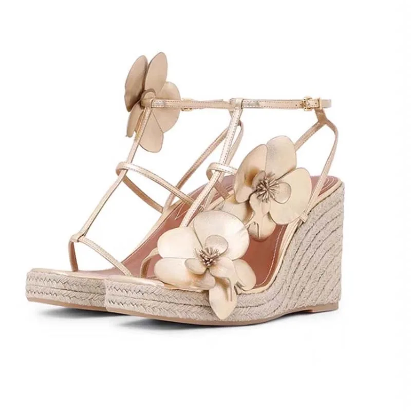 

New Flower Decoration Square Toe Women's High Heels Wedge Heels Thick Sole Summer Gold One-Strap Casual Vacation Ladies Sandals
