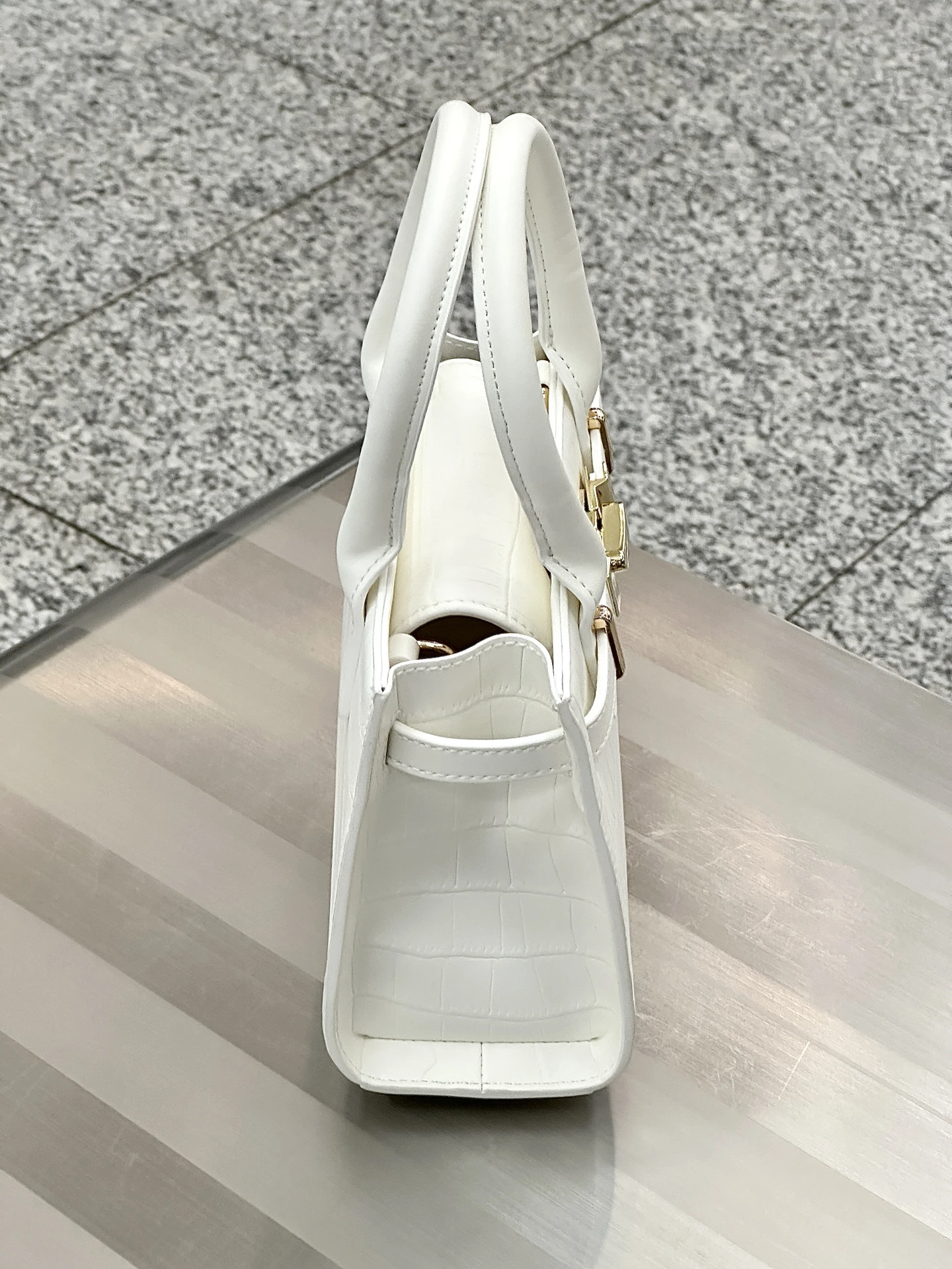 borsa-a-mano-da-donna-mack-jennifer-bianca-con-motivo-coccodrillo-in-pelle-morbida-stile-casual-taglia-media-prodotta-in-cina