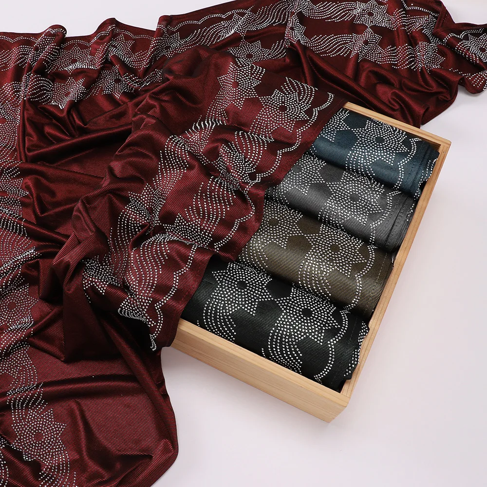 

Сплошной цвет треугольный шарф, мусульманский хиджаб, шали, женские мягкие накидки, женский повседневный тюрбан, исламский трикотаж, повязка на голову, платок, обёрточная бумага