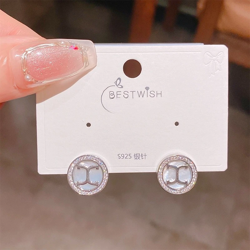 

Круглые серьги-гвоздики из натуральной ракушки во французском стиле ретро, простые и модные серьги, высококачественные аксессуары для ушей