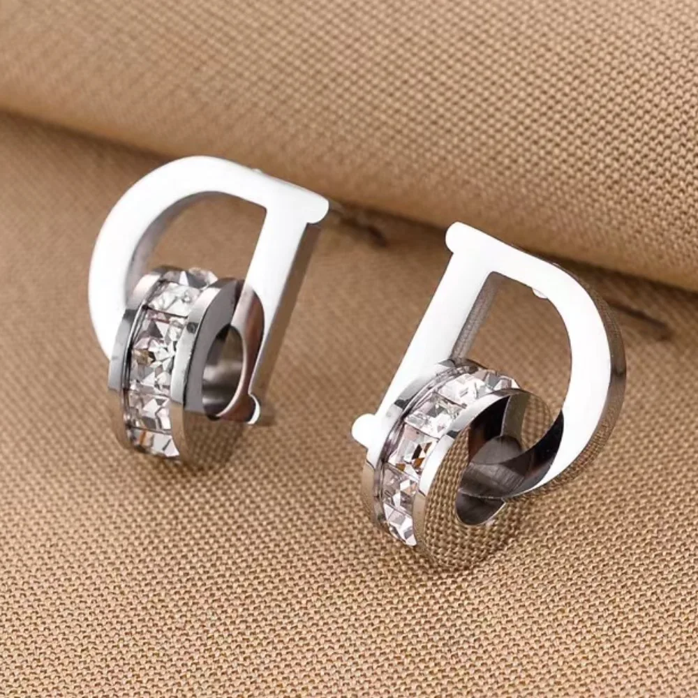 2026 New Stainless Steel Earrings. Stainless Steel D-Letter Design Circular Pendant, Small and Cute Women's Earrings.