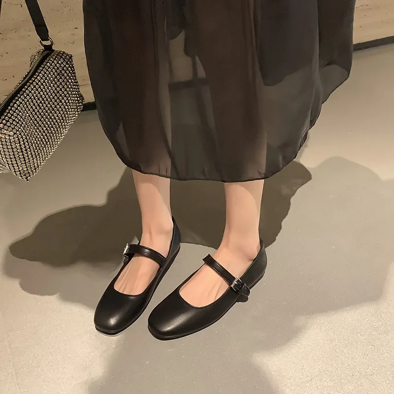 MARY JANES WEDDING Damskie Flats 2024 Spring New Shallow Mouth Small Square Head Retro Soft Leather Soft Bottom Woman Shoe Black