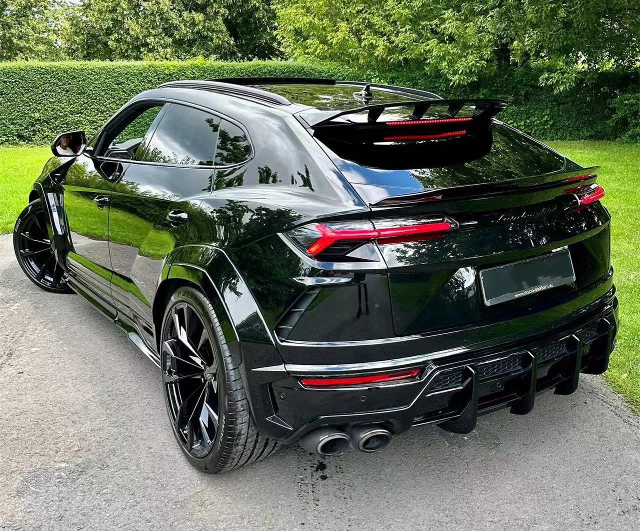 

suitable for Lamborghini URUS Upgraded PD Carbon Fiber Spoiler Top Wing Body Kit