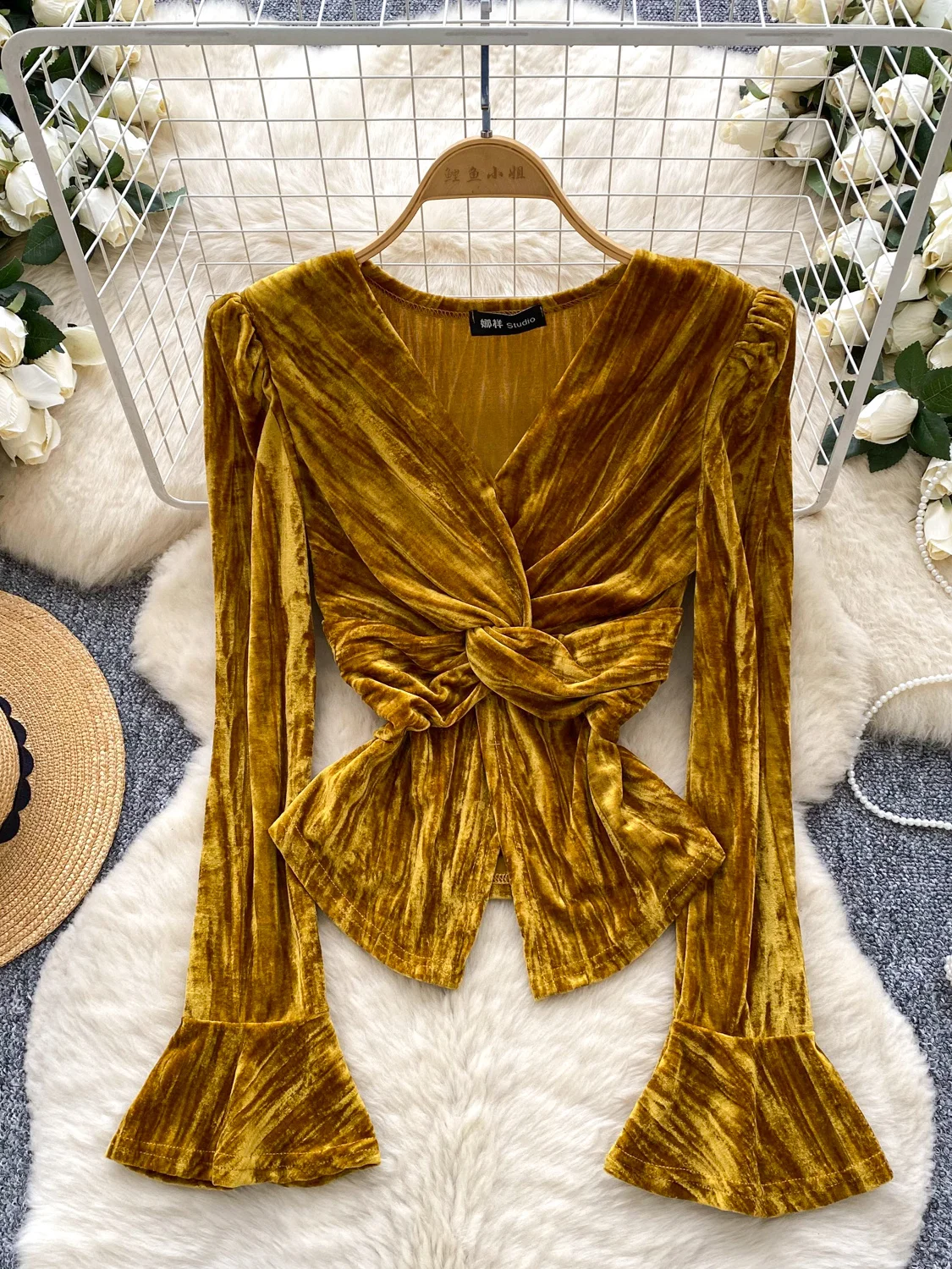 

Женские желтые рубашки с v-образным вырезом, бархатные блузки с расклешенными рукавами, винтажная элегантная эстетичная рубашка с длинными рукавами 2000-х годов, весна-осень