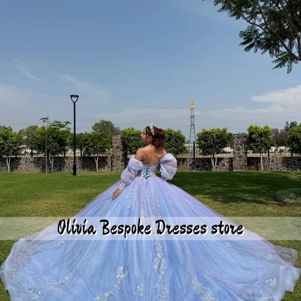 Wowed Himmelblaues Quinceanera-Kleid mit Puffärmeln, Tüll, gerüschte Schleppe, süßes 15-/16-Kleid, mexikanisches Mädchen-Geburtstagskleid, individuell gestaltet