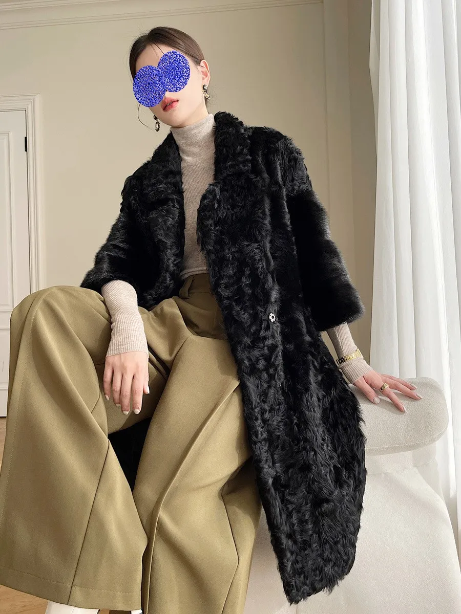 Lamb fur coat for women, light luxury sheepskin fur one piece coat, patchwork whole mink V-neck medium length winter 2024