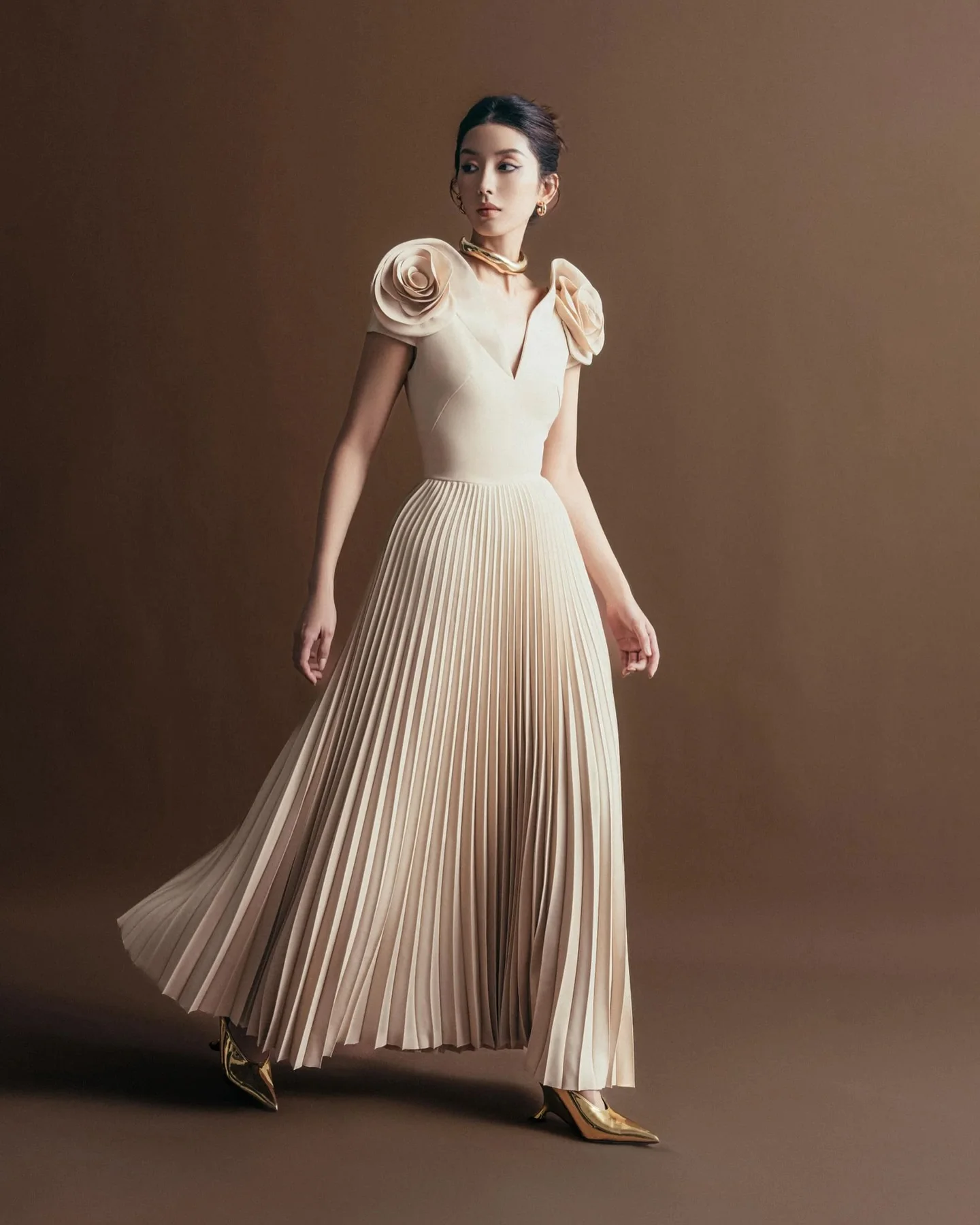 Maßgeschneidertes, anmutiges Jersey-Abendkleid in A-Linie mit 3D-Blumen, modisch, kurze Ärmel, V-Ausschnitt, bodenlang