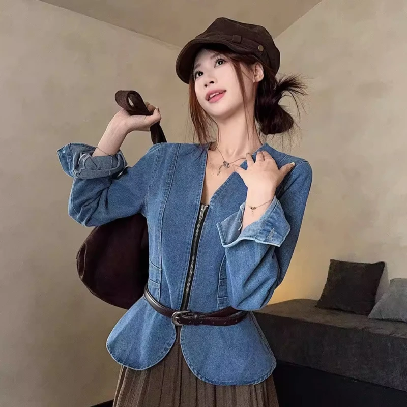 

Женские джинсовые топы и рубашки с V-образным вырезом в винтажном французском стиле, коллекция Весна-Осень 2026, приталенные модели