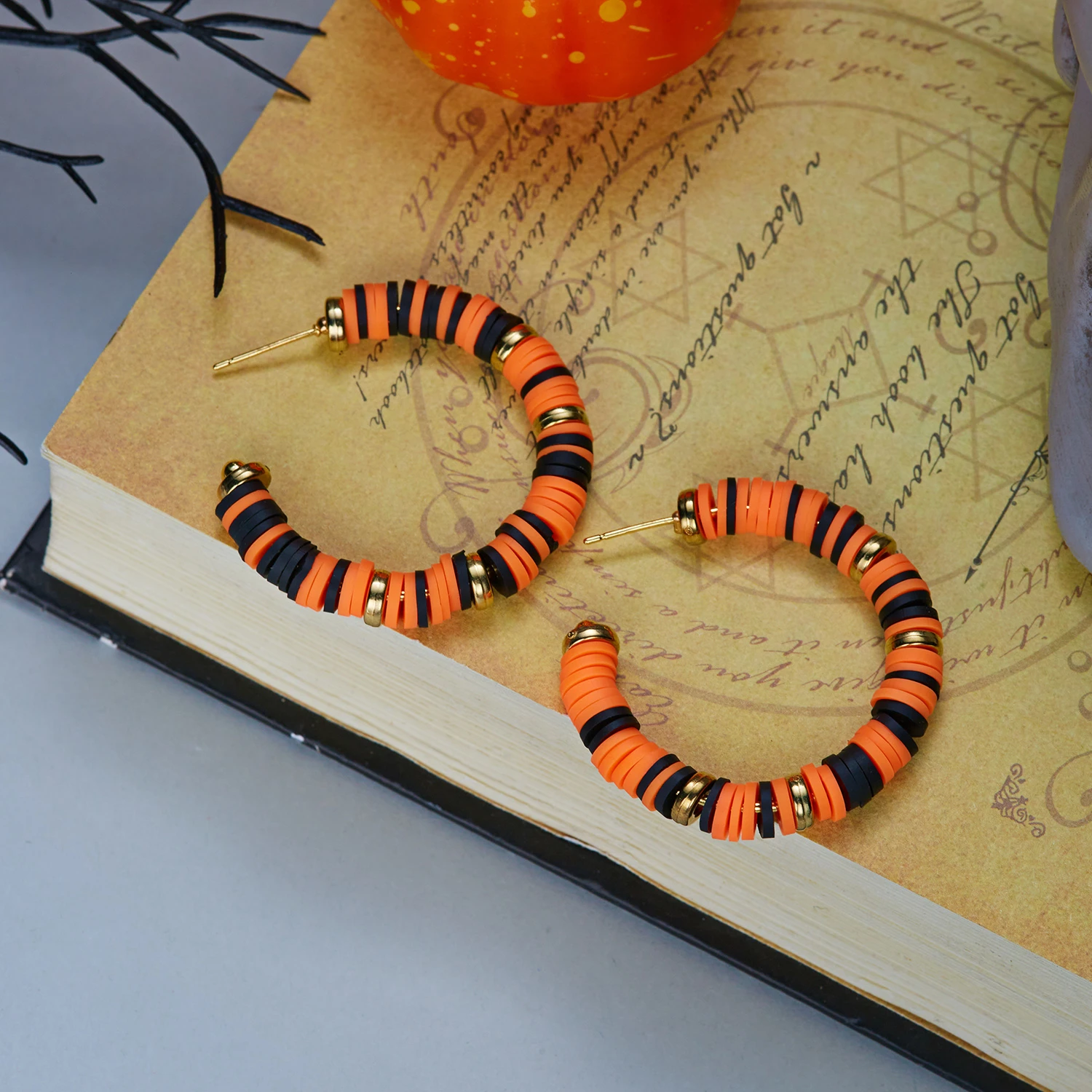 Niedliches Halloween-Emaille-Kürbis-Totenkopf-Halsketten- und Ohrring-Set für Damen, zarte Spinnen-Katzen-Creolen, Ketten-Feiertagsschmuck-Geschenk – Detail 12