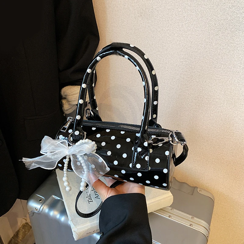 2026-mais-recente-bolsa-de-verao-coreana-pequena-bolsa-tote-feminina-de-luxo-com-poas-bolsa-travesseiro-de-nicho-bolsas-de-ombro-Unico-presentes