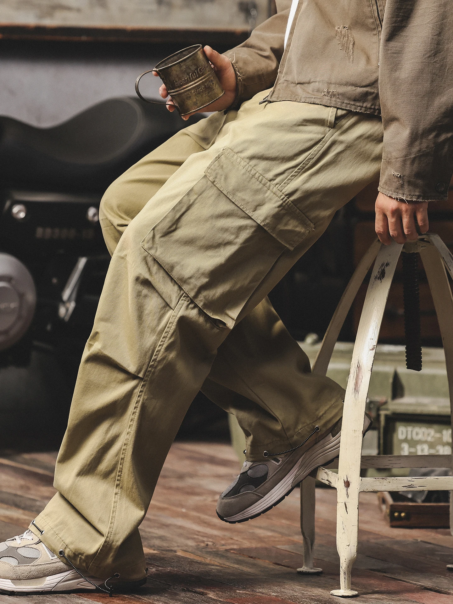 

Outdoor Casual Cotton Workwear Pants Men's Loose Wide Leg Trousers Retro Japanese Sle Multi-ket Functional Paratrooper P...