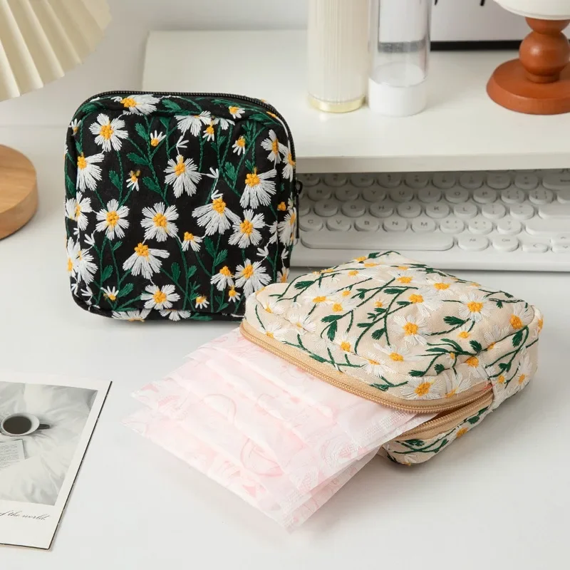 Ins Women's Canvas Makeup Organizer Bags Zipper Wash Skincare Sanitary Napkin Storage Bag Case Daisy Embroidery Girl Pencil Case