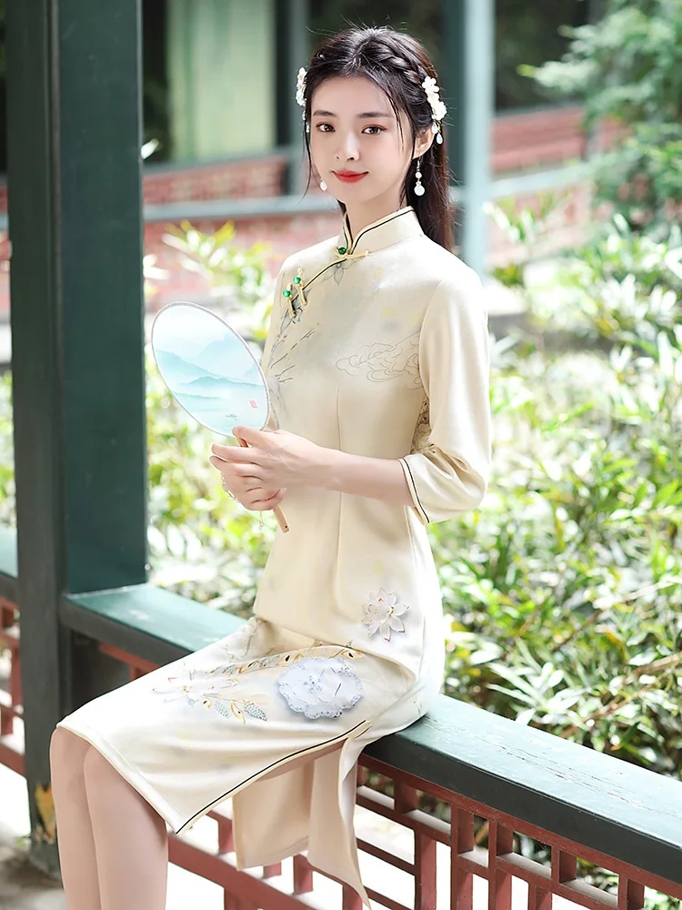 

2022 Autumn Young Girls Daily Chinese Style Cheongsam Mid-length Improved Self-cultivation Slim Mid-sleeve Qipao Dress for Women