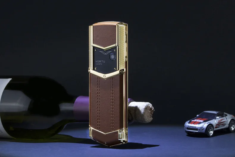 Metal Body Luxury Bar Phone K9 Dual Sim Bluetooth Dialer Senior Mobile Cellphone Invisible Keyboard V9