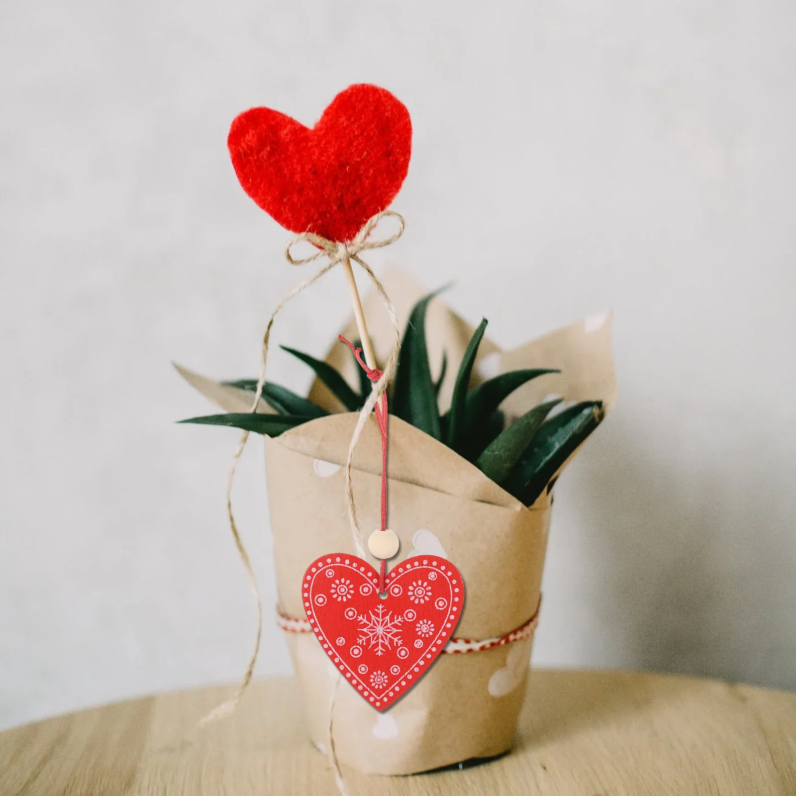 

20 Pcs Valentine Decorative Wood Pieces Smooth Lightweight Heart Shaped Boxes for Home DIY Tree naments Wind Chimes