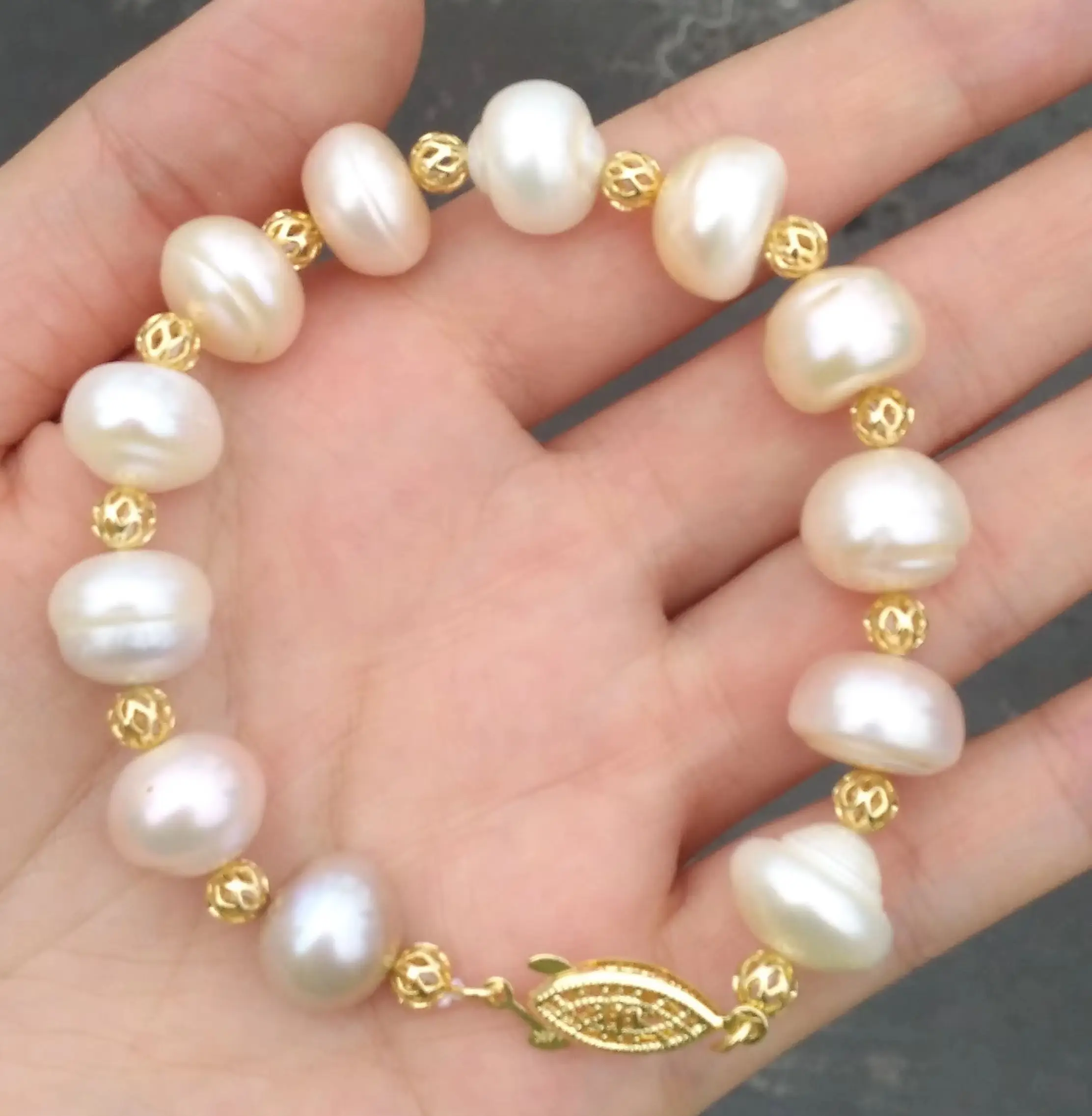 

Красивый экзотический браслет из натурального белого многоцветного жемчуга Южного моря диаметром 11-13 мм в стиле барокко 7,5-8 дюймов, подходит для любого случая