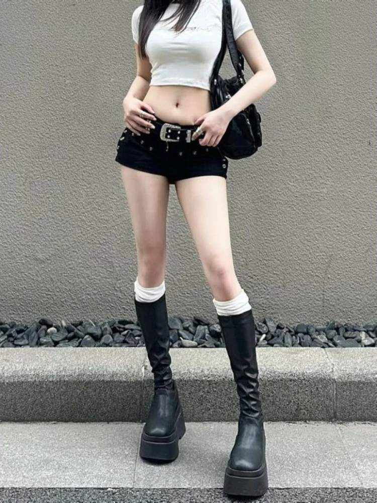 Pantaloncini da donna a vita bassa gotico Y2k streetwear stile europeo americano vintage primavera estate pantaloni slim moda rivetto Hotsweet