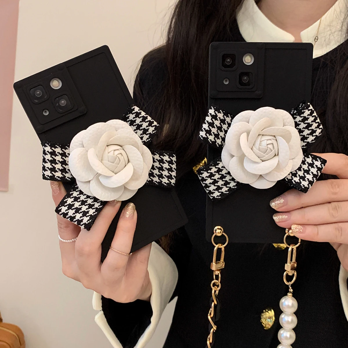 

Cute 3D Flower Silicone Back Cover For iPhone 11 12 13 14 15 Pro Max Plus X XS XR With Pearl Bracelet Lanyard Square Phone Cases